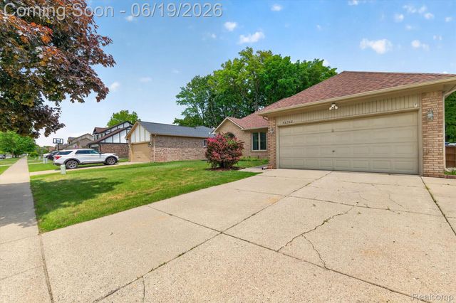 46362 Springhill Drive, Shelby Charter Township, MI 48317