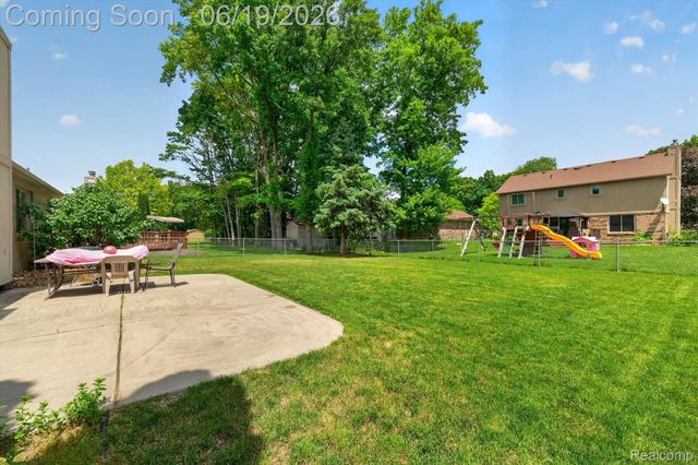 46362 Springhill Drive, Shelby Charter Township, MI 48317