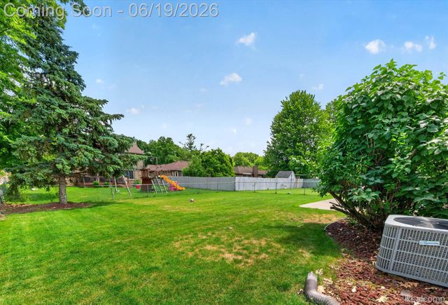 46362 Springhill Drive, Shelby Charter Township, MI 48317