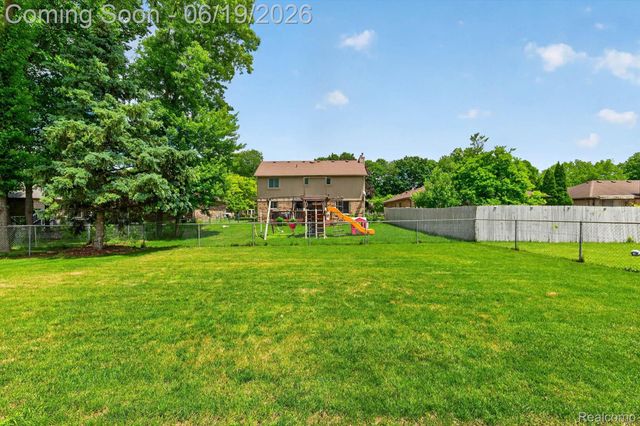 46362 Springhill Drive, Shelby Charter Township, MI 48317