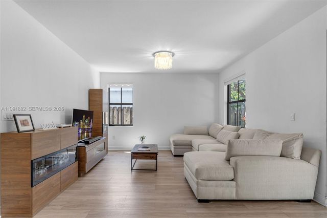 9761 NW 9th Street, Miami, FL 33172