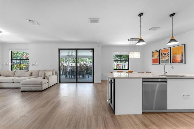 9761 NW 9th Street, Miami, FL 33172