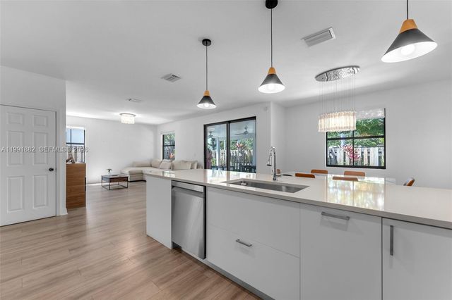 9761 NW 9th Street, Miami, FL 33172