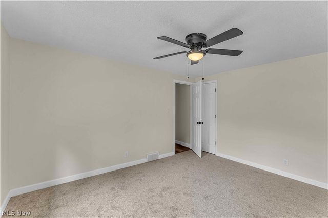 8195 N Palmyra Road, Canfield, OH 44406