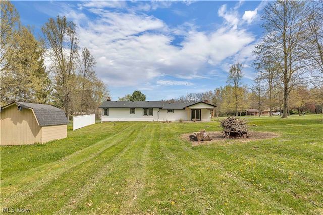 8195 N Palmyra Road, Canfield, OH 44406