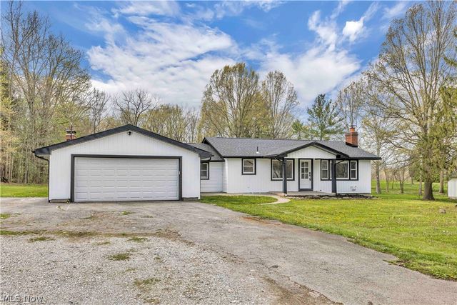 8195 N Palmyra Road, Canfield, OH 44406
