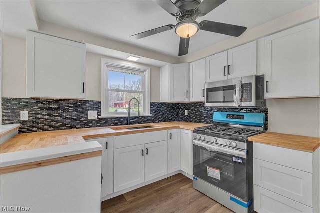 8195 N Palmyra Road, Canfield, OH 44406