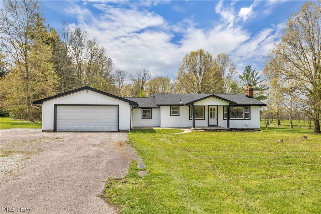 8195 N Palmyra Road, Canfield, OH 44406