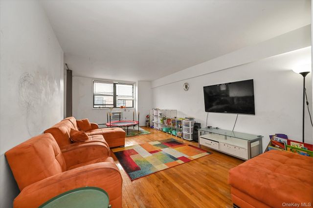 99-30 59Ave 6G, Corona, NY 11368