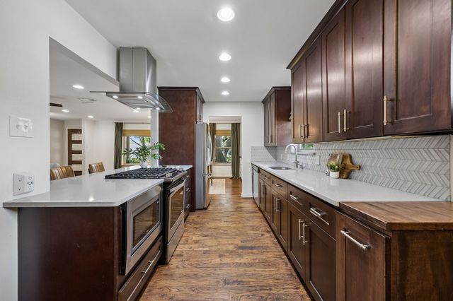 9605 Crestedge Drive, Dallas, TX 75238