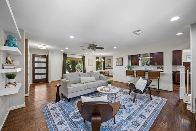 9605 Crestedge Drive, Dallas, TX 75238