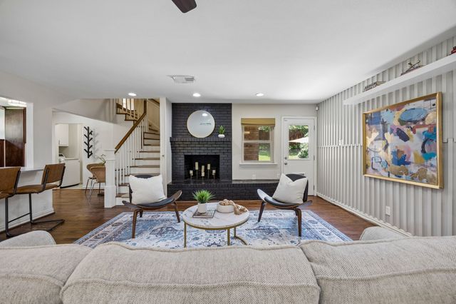 9605 Crestedge Drive, Dallas, TX 75238