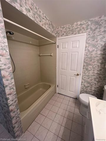 40592 Newport Drive 125, Plymouth Charter Township, MI 48170