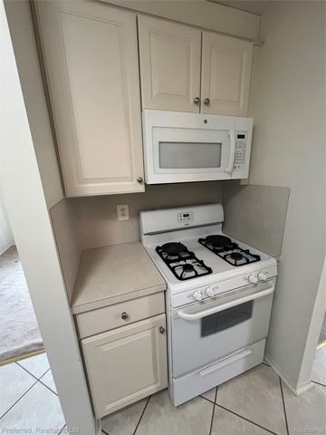 40592 Newport Drive 125, Plymouth Charter Township, MI 48170