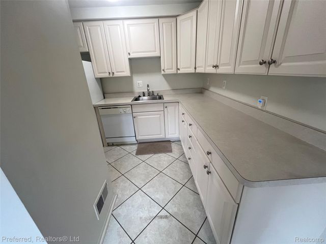 40592 Newport Drive 125, Plymouth Charter Township, MI 48170