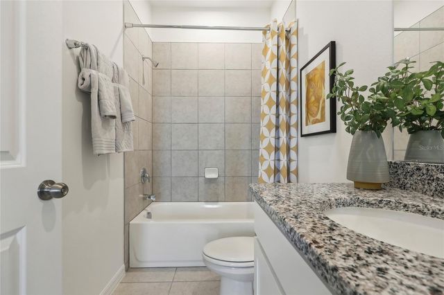 1652 BLUE LAGOON CIRCLE, Mascotte, FL 34753