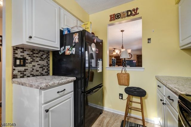 8 Lee Ct, Lebanon Boro, NJ 08833