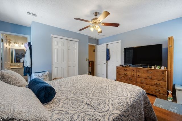 8 Lee Ct, Lebanon Boro, NJ 08833