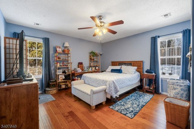 8 Lee Ct, Lebanon Boro, NJ 08833