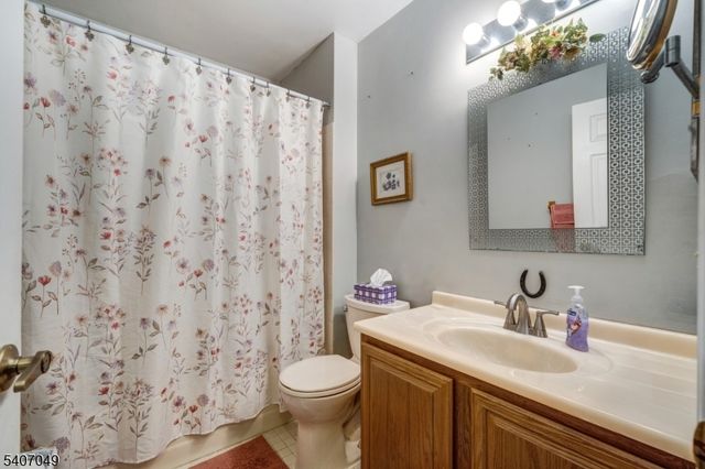 8 Lee Ct, Lebanon Boro, NJ 08833