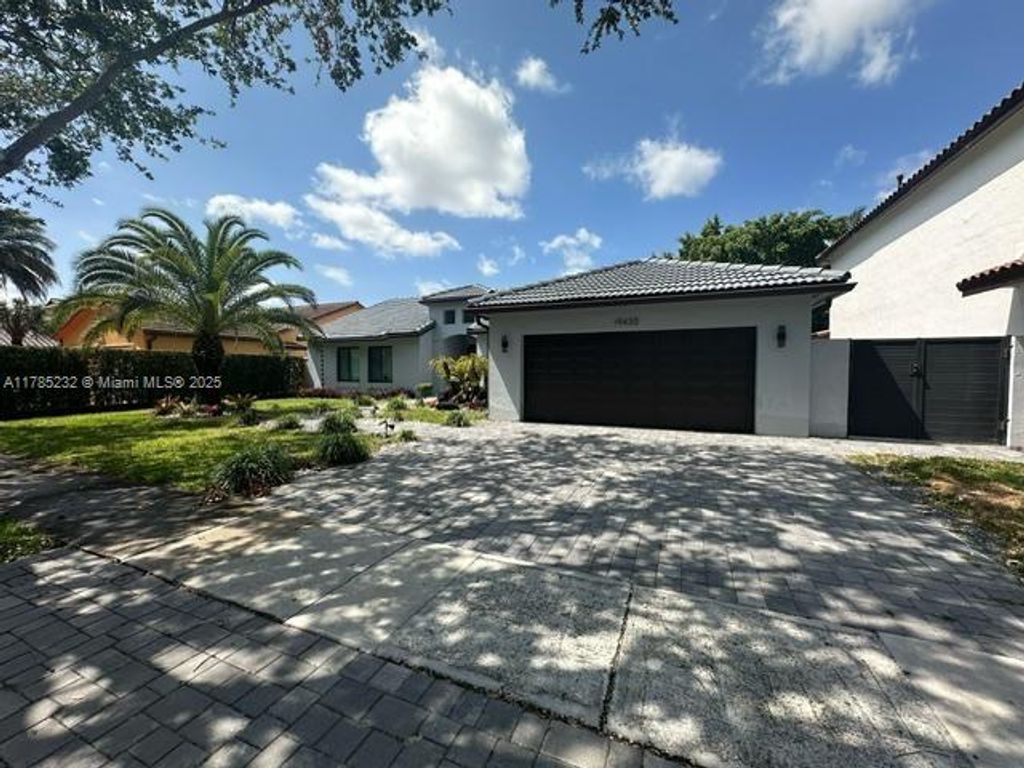 19430 NW 87th Pl, Hialeah, FL 33018
