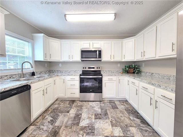 1011 Kanawha Street, Hansford, WV 25103