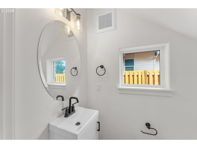 14146 Holcomb Blvd, Oregon City, OR 97045