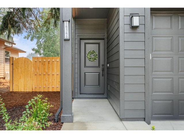 14146 Holcomb Blvd, Oregon City, OR 97045