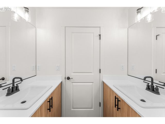 14146 Holcomb Blvd, Oregon City, OR 97045