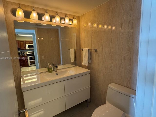 921 NE 26th Ave, Hallandale Beach, FL 33009