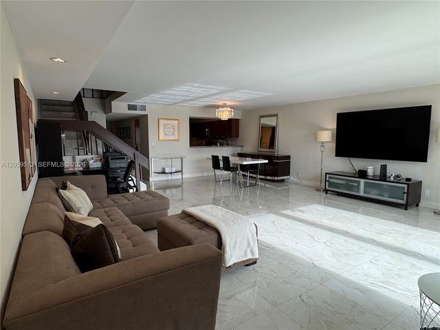 921 NE 26th Ave, Hallandale Beach, FL 33009