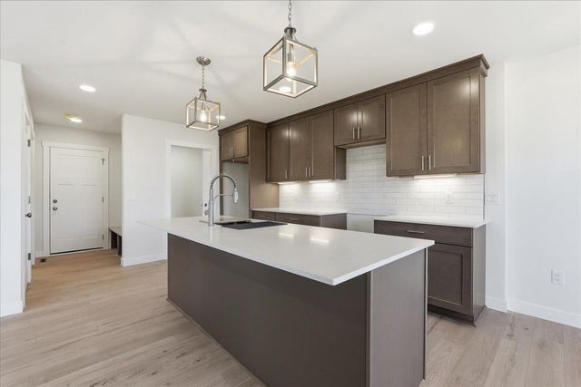 992 Bell Circle, Arlington, WI 53911