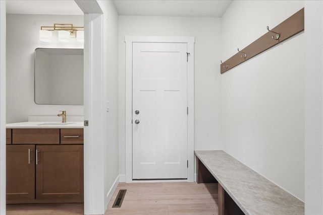 992 Bell Circle, Arlington, WI 53911