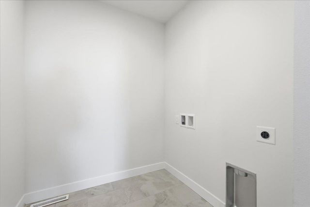 992 Bell Circle, Arlington, WI 53911