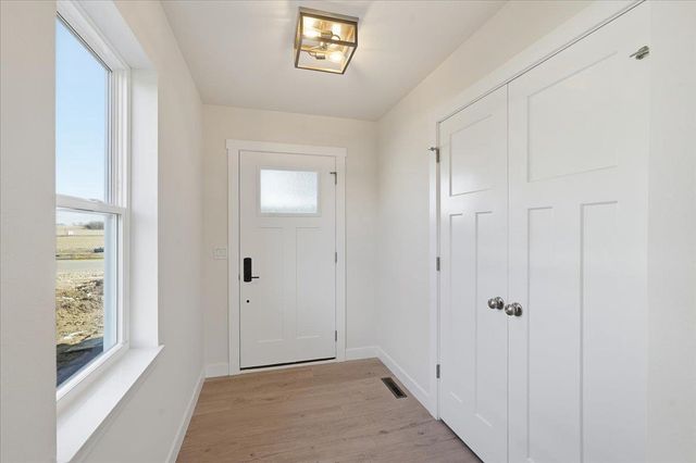 992 Bell Circle, Arlington, WI 53911