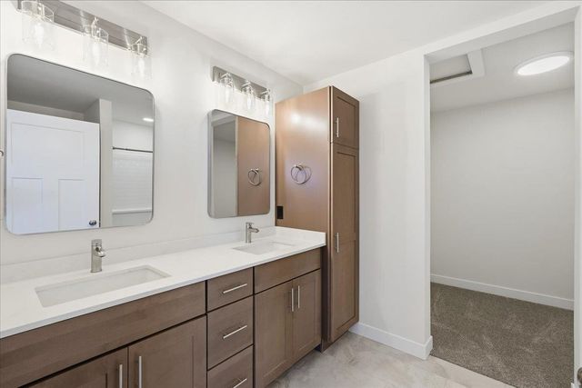 992 Bell Circle, Arlington, WI 53911