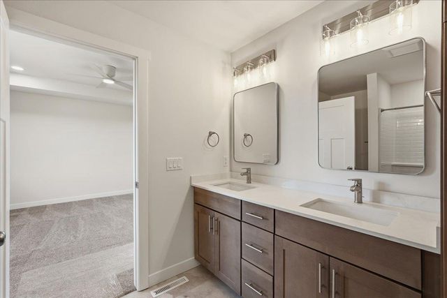 992 Bell Circle, Arlington, WI 53911