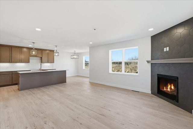 992 Bell Circle, Arlington, WI 53911