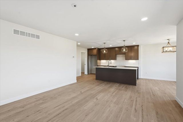 992 Bell Circle, Arlington, WI 53911