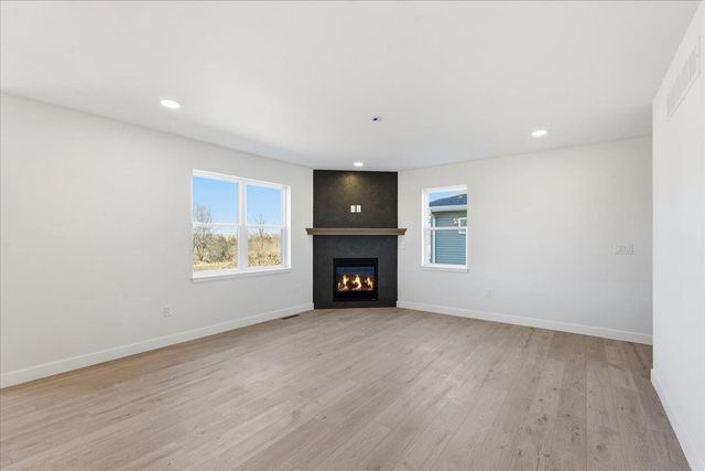 992 Bell Circle, Arlington, WI 53911