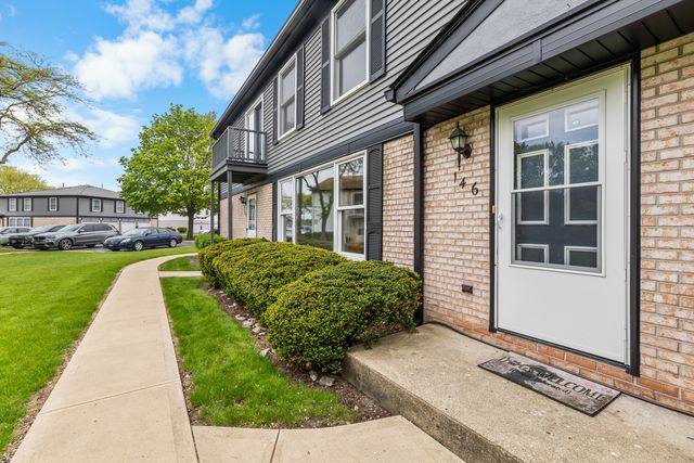 146 Inverrary Lane 146, Deerfield, IL 60015