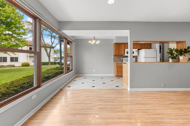 146 Inverrary Lane 146, Deerfield, IL 60015