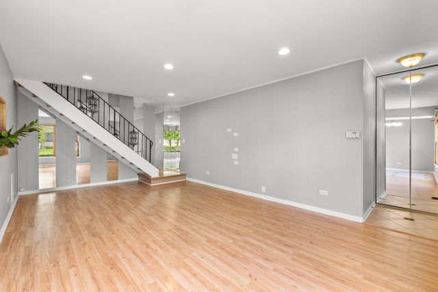 146 Inverrary Lane 146, Deerfield, IL 60015