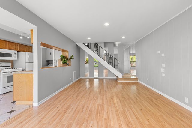 146 Inverrary Lane 146, Deerfield, IL 60015