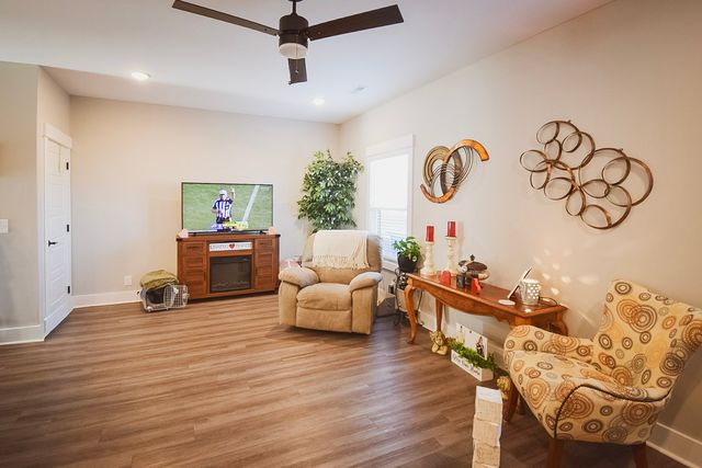 301 Jonathan Wade Pvt Cir, Clarksville, TN 37043