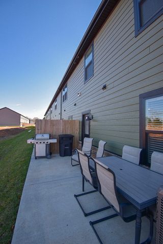 301 Jonathan Wade Pvt Cir, Clarksville, TN 37043