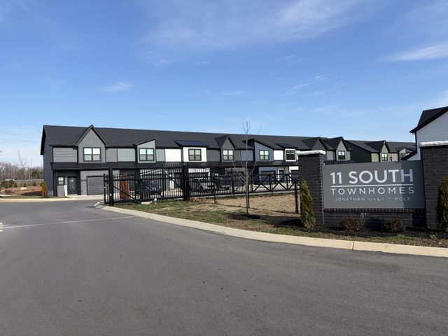 301 Jonathan Wade Pvt Cir, Clarksville, TN 37043