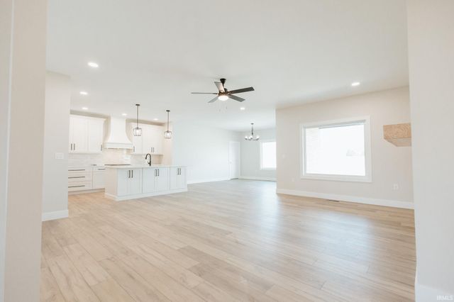 188001 Roscommon Road, Evansville, IN 47725