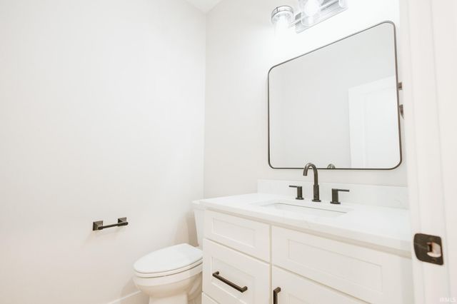 188001 Roscommon Road, Evansville, IN 47725