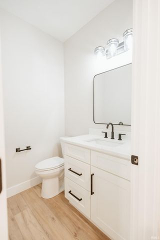 18801 Roscommon Road, Evansville, IN 47725